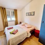 Maria شقة بولا